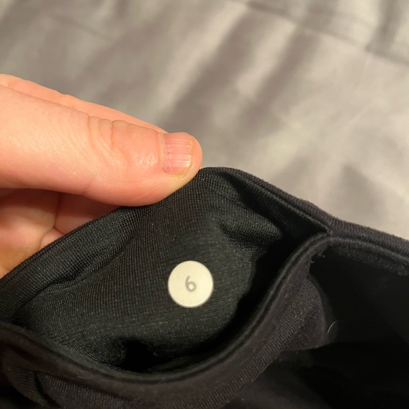 Well loved lululemon wonder under leggings size 6 31” - Picture 4 of 4